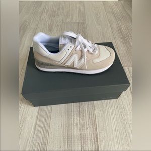 New Balance 574 Classic Shoes - Size 7